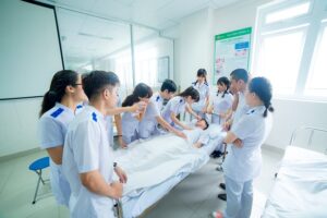Nên học Điều dưỡng hay Hộ sinh phụ thuộc vào sở thích, năng lực và định hướng nghề nghiệp của mỗi thí sinh